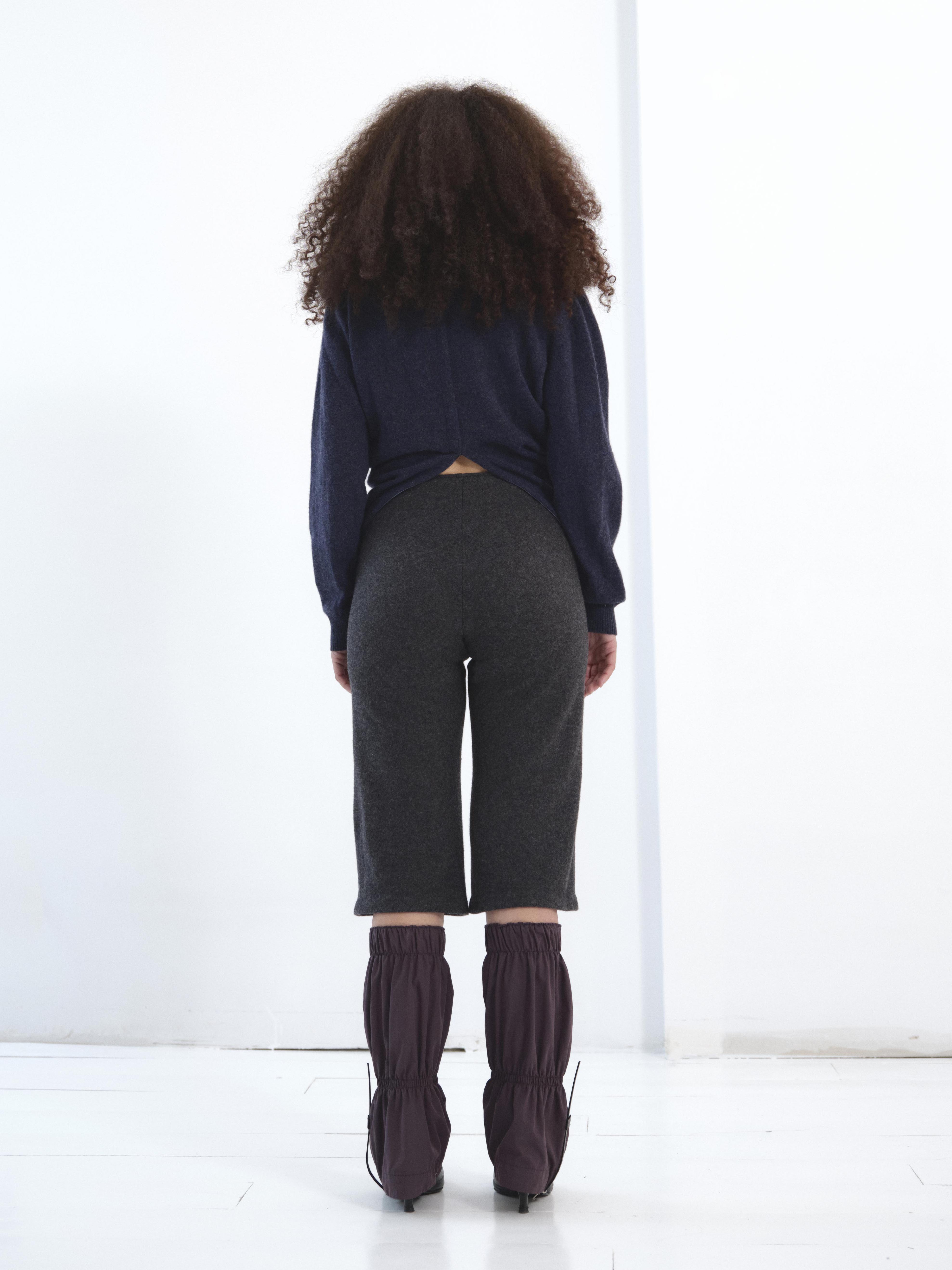 the twisted knit sweater in dark blue argyle
